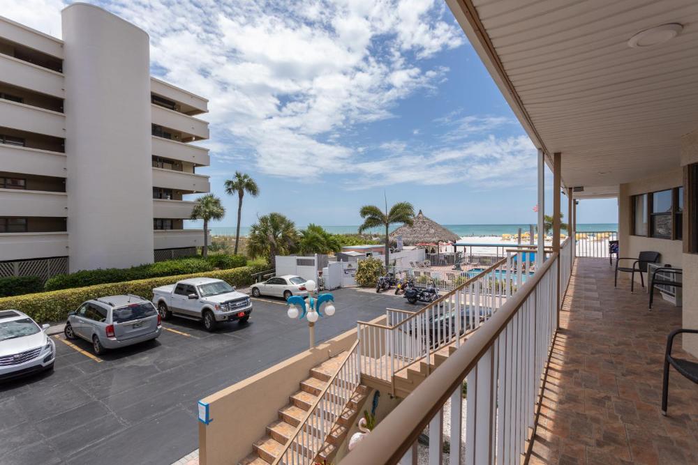 Superior Gulf View Suite: 2 Queen Beds and 1 Sofa Bed interior